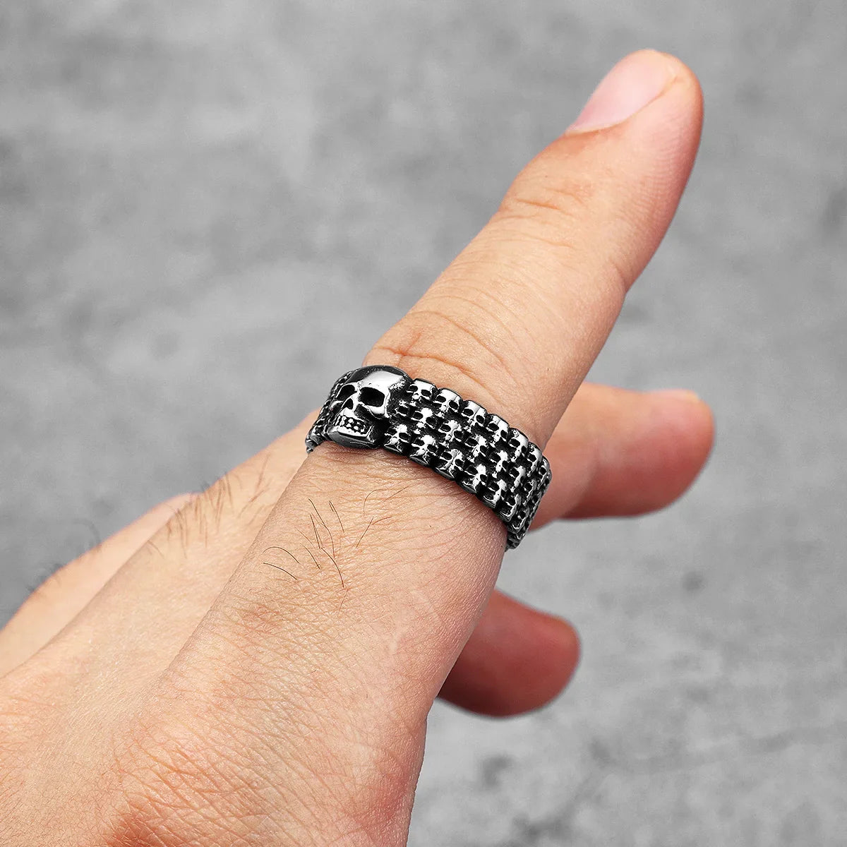 Grave Skull Ring