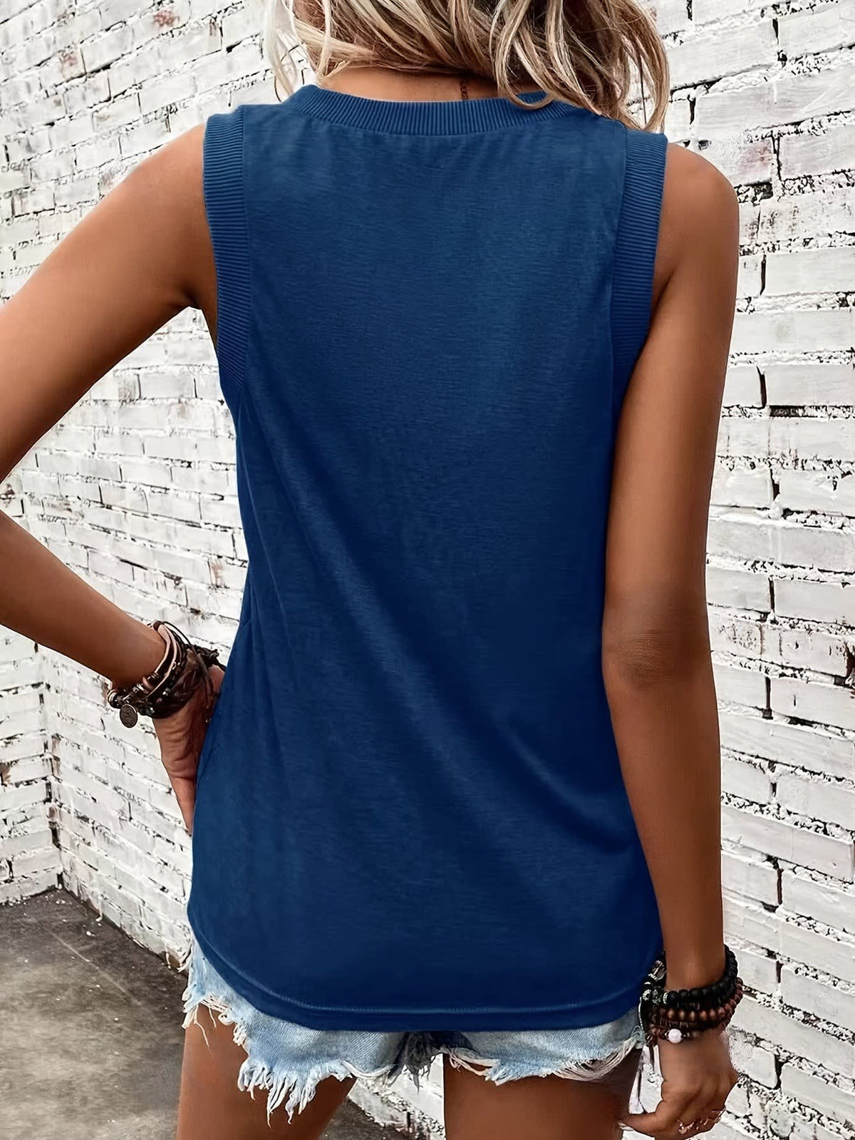 Daniela Ribbed V Neck Tank Top_4