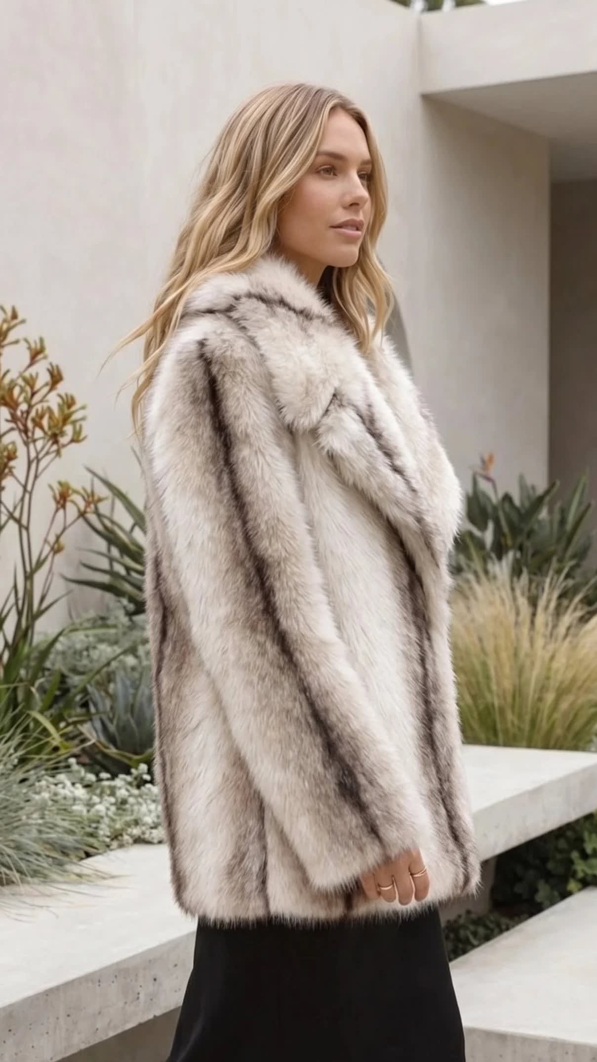Saskia Oversized Faux Fur Coat_2