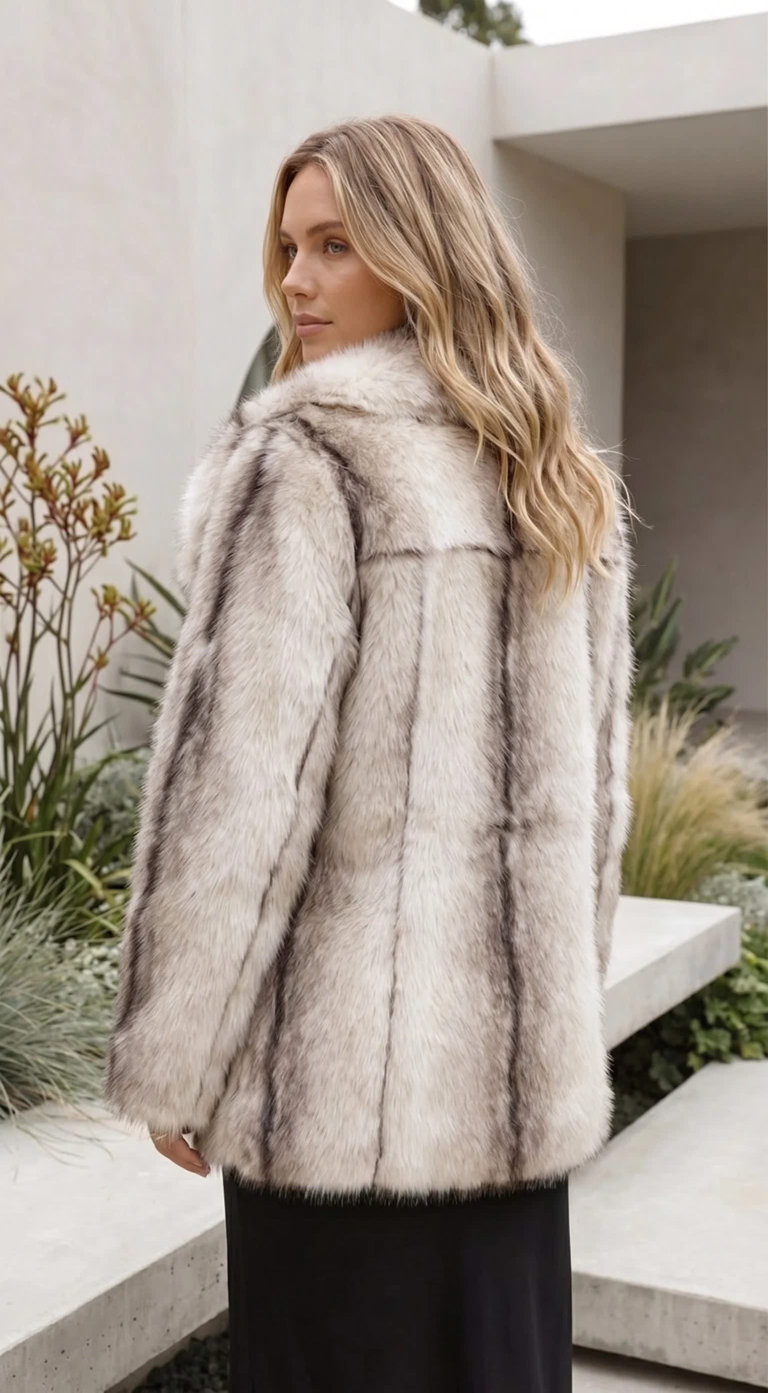 Saskia Oversized Faux Fur Coat_3