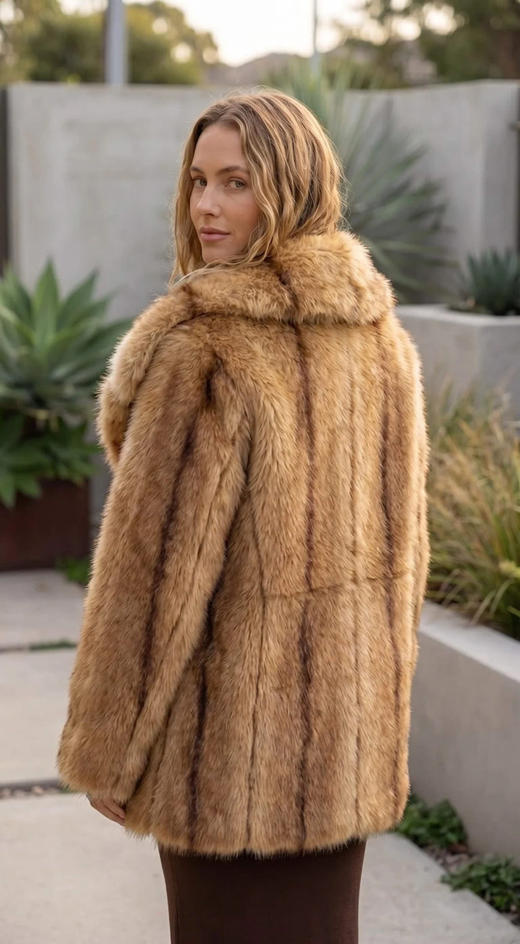 Saskia Oversized Faux Fur Coat_9